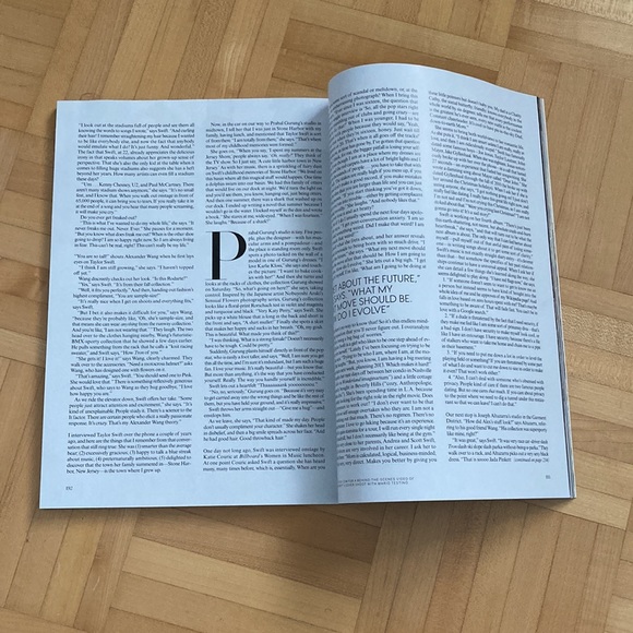 RARE Taylor Swift VOGUE magazine Cover February 2012 - RED Era ❤️ - Picture 5 of 7